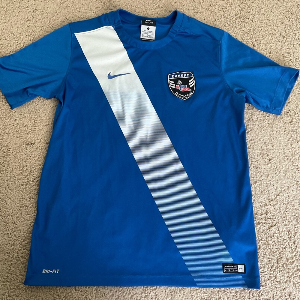 Nike Dri Fit Boys Europe US Youth Soccer jersey, size Large (12-13 yrs)
